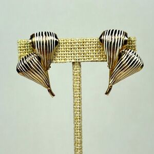 Vintage Signed Gold White Ribbed Kramer Clip On Earrings MCM